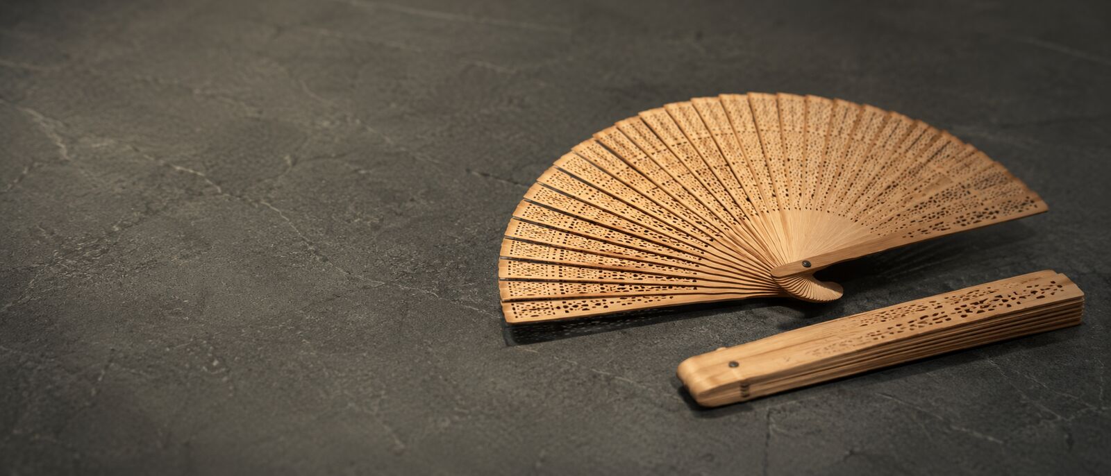 Ventagli in madera personalizzati con logo