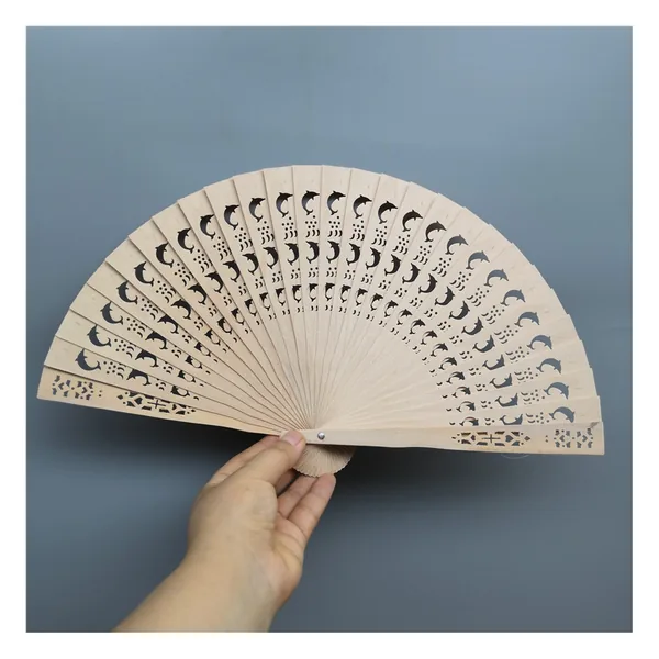 Ventaglio in legno traforato personalizzato, pale intagliate, grafica 3